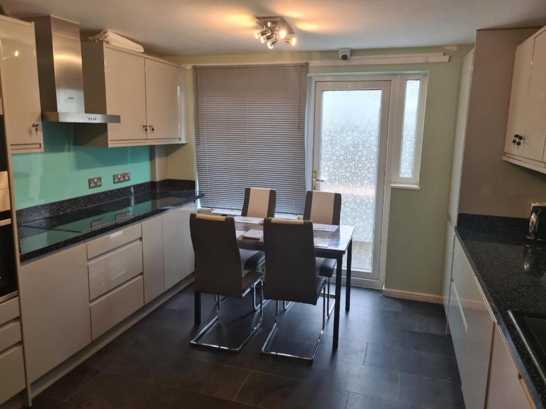 Luxury House, 4 Bedrooms Fully Furnished Holiday home