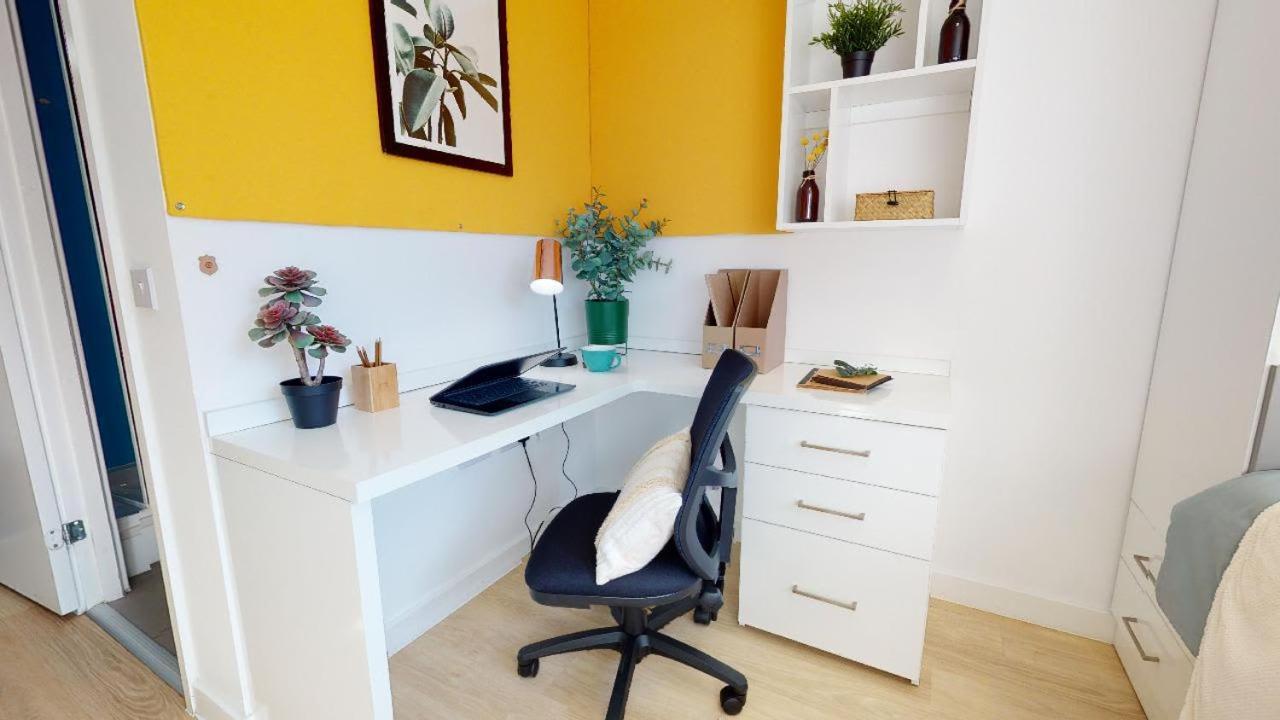 For Students Only Private Bedrooms With Shared Kitchen And At Iq Haywood House In Apartment London