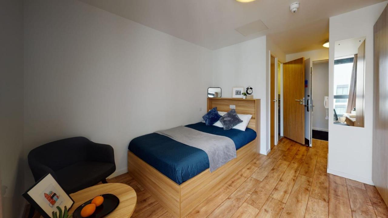 Private Bedrooms And Minutes Away From Wembley Stadium At Sterling Court * London