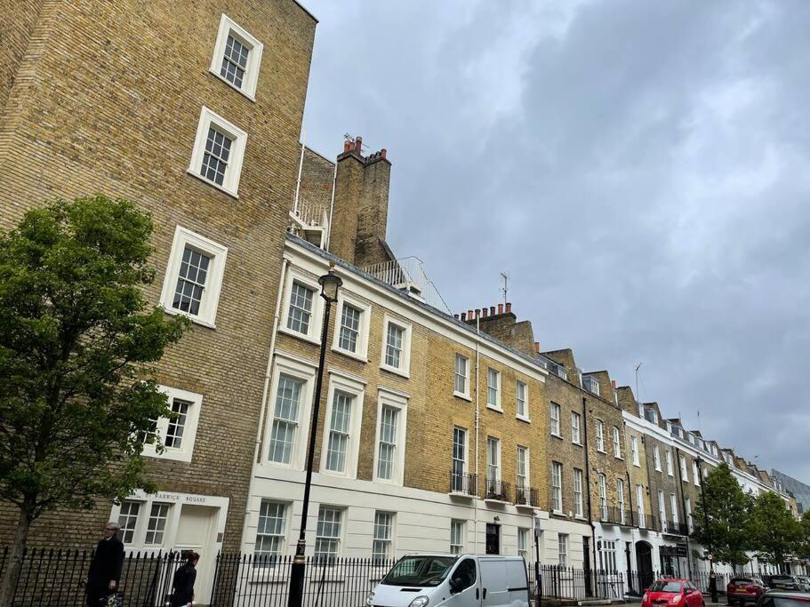 Warwick Sq, *