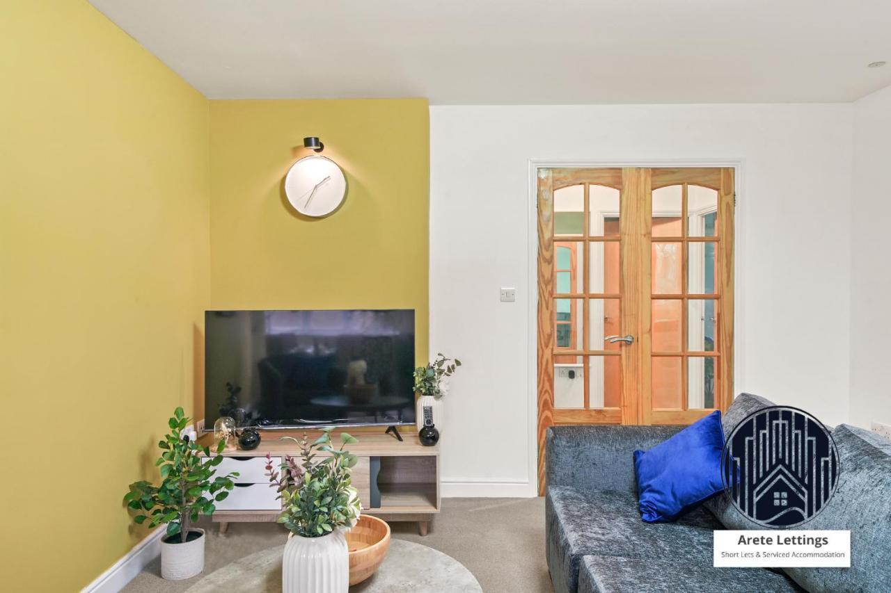 Family-friendly 2-bed, 2-bath Xmas - Book Now!