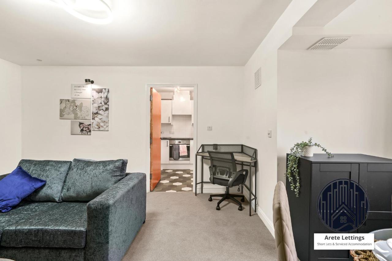 Family-friendly 2-bed, 2-bath Xmas - Book Now! Apartment London