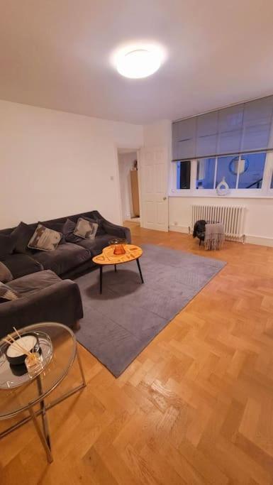 Spacious 2 Bedroom Flat In Baker Street London