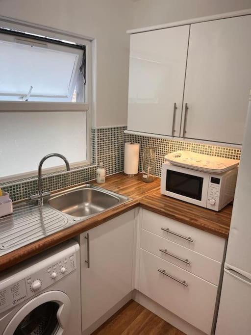 2 Bed Flat In Canning Town * London