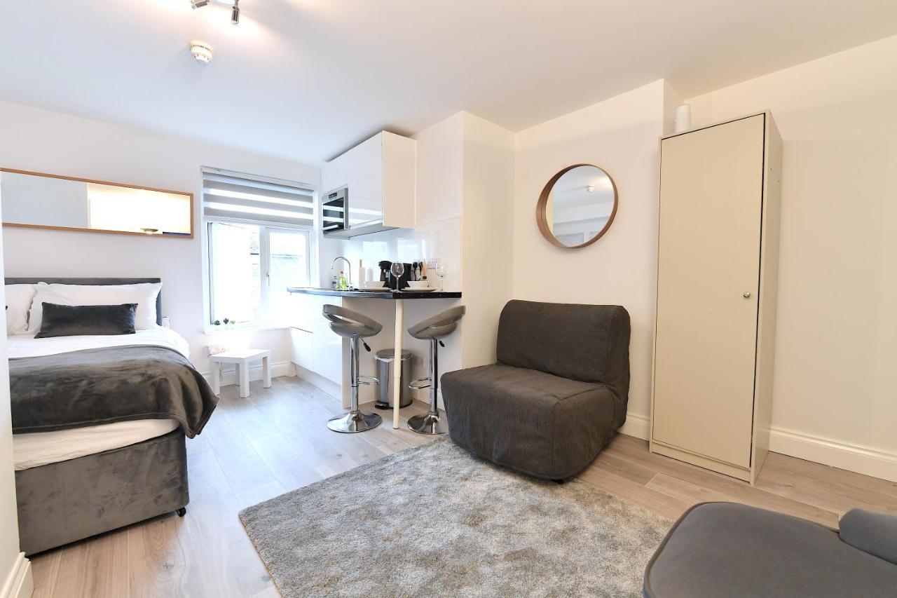 Very Close To Line Underground Shepherds Bush And Westfield Newly Refurbished Apartment *