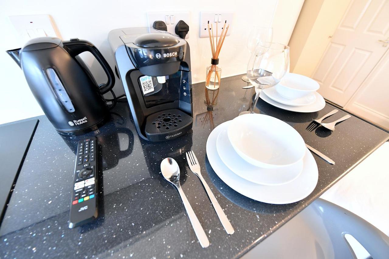 Very Close To Line Underground Shepherds Bush And Westfield Newly Refurbished Apartment London