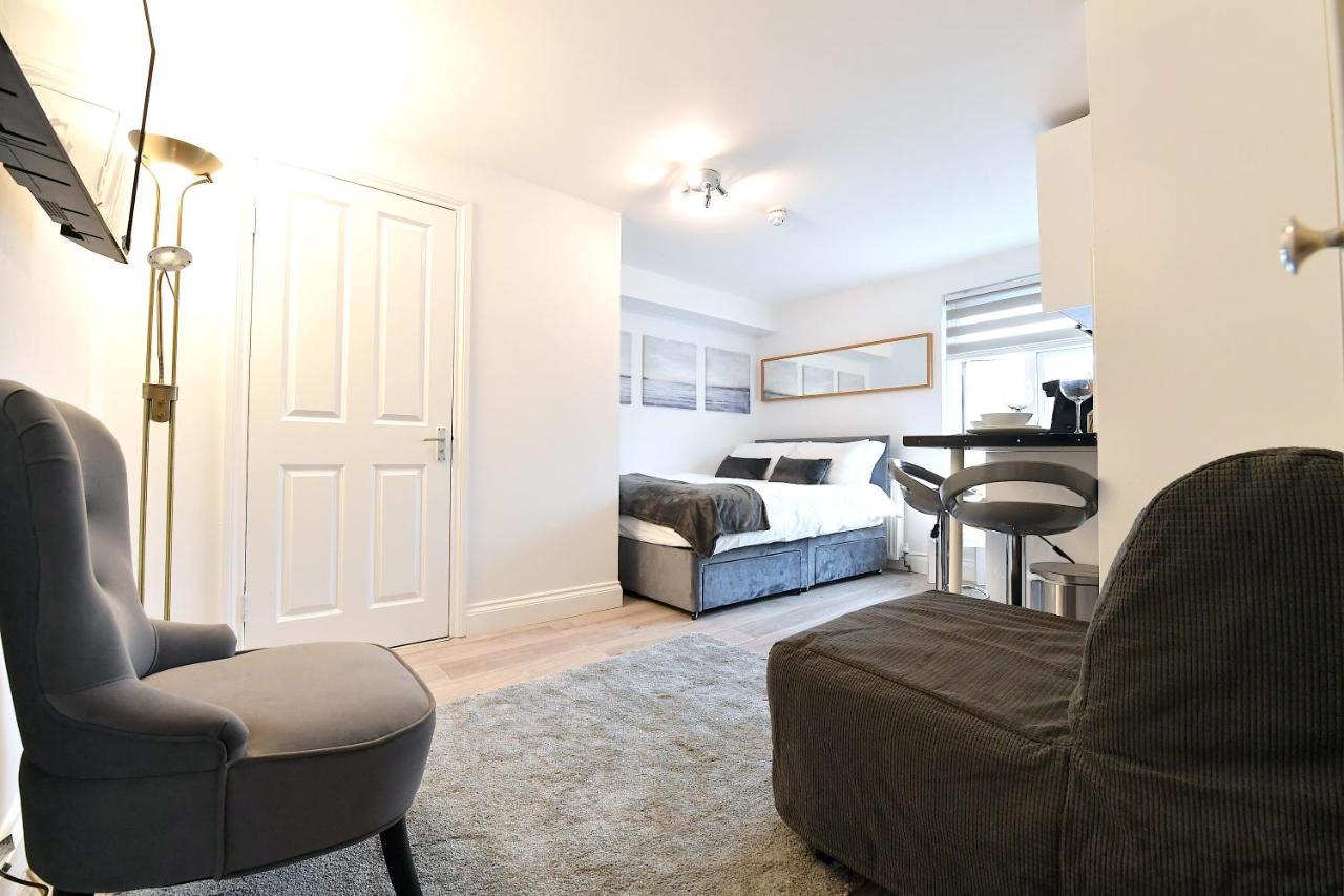 Very Close To Line Underground Shepherds Bush And Westfield Newly Refurbished Apartment *