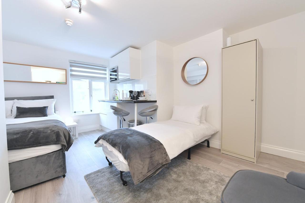 Apartment Very Close To Line Underground Shepherds Bush And Westfield Newly Refurbished London