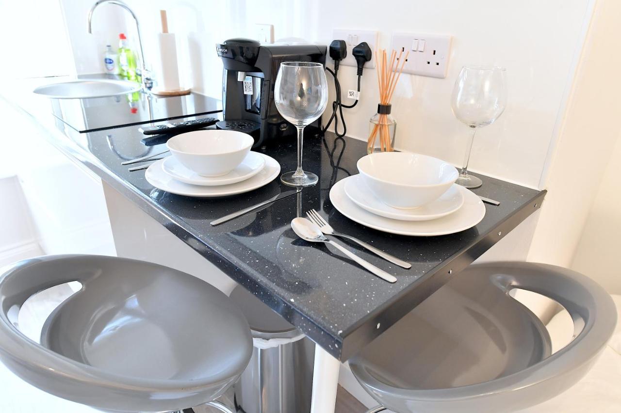 Very Close To Line Underground Shepherds Bush And Westfield Newly Refurbished Apartment *