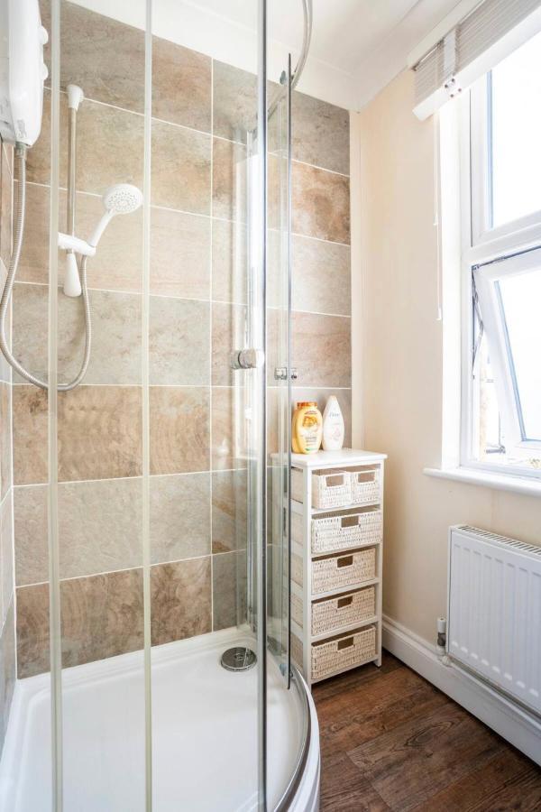Holiday home 2 Bed Terraced House With Loft In Stratford