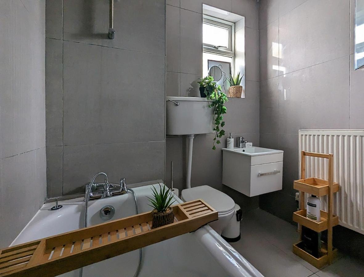 1bd With Balcony In Hoxton - Zone 1 *