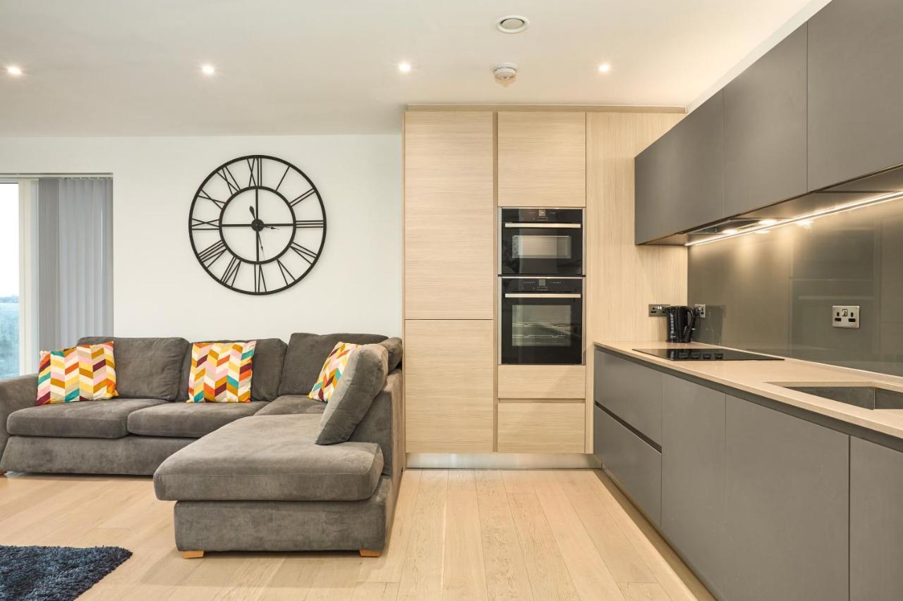 2 Bedroom Luxury With Balcony Apartment *