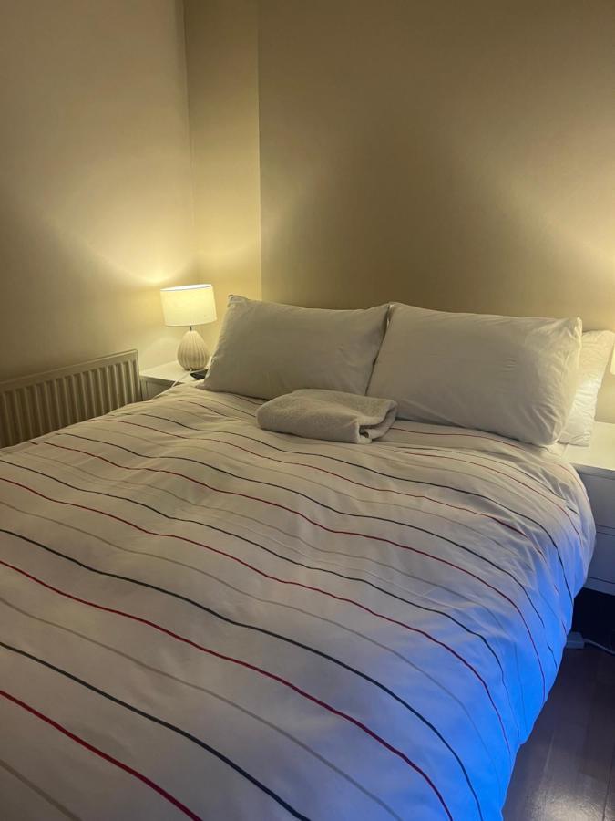 2 Bedroom Just Off Kings Road Londres