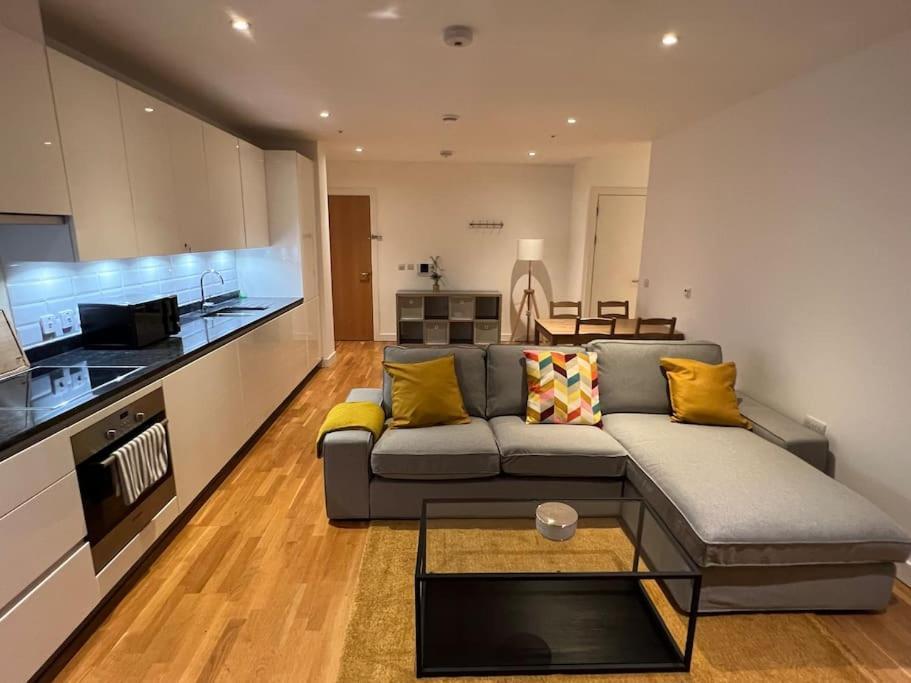 Modern 2 Bed - Olympic Park Stratford *