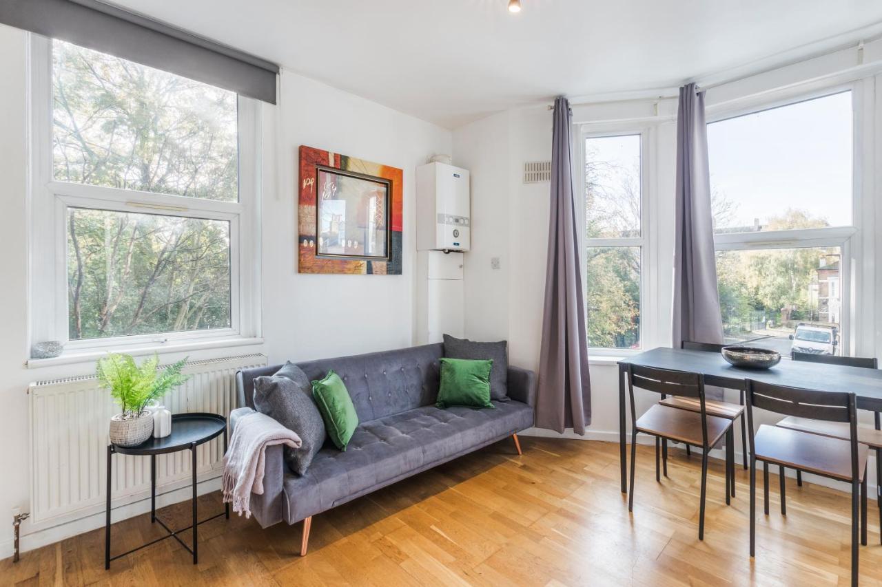 In Brixton Next Door To Brockwell Park Apartment *