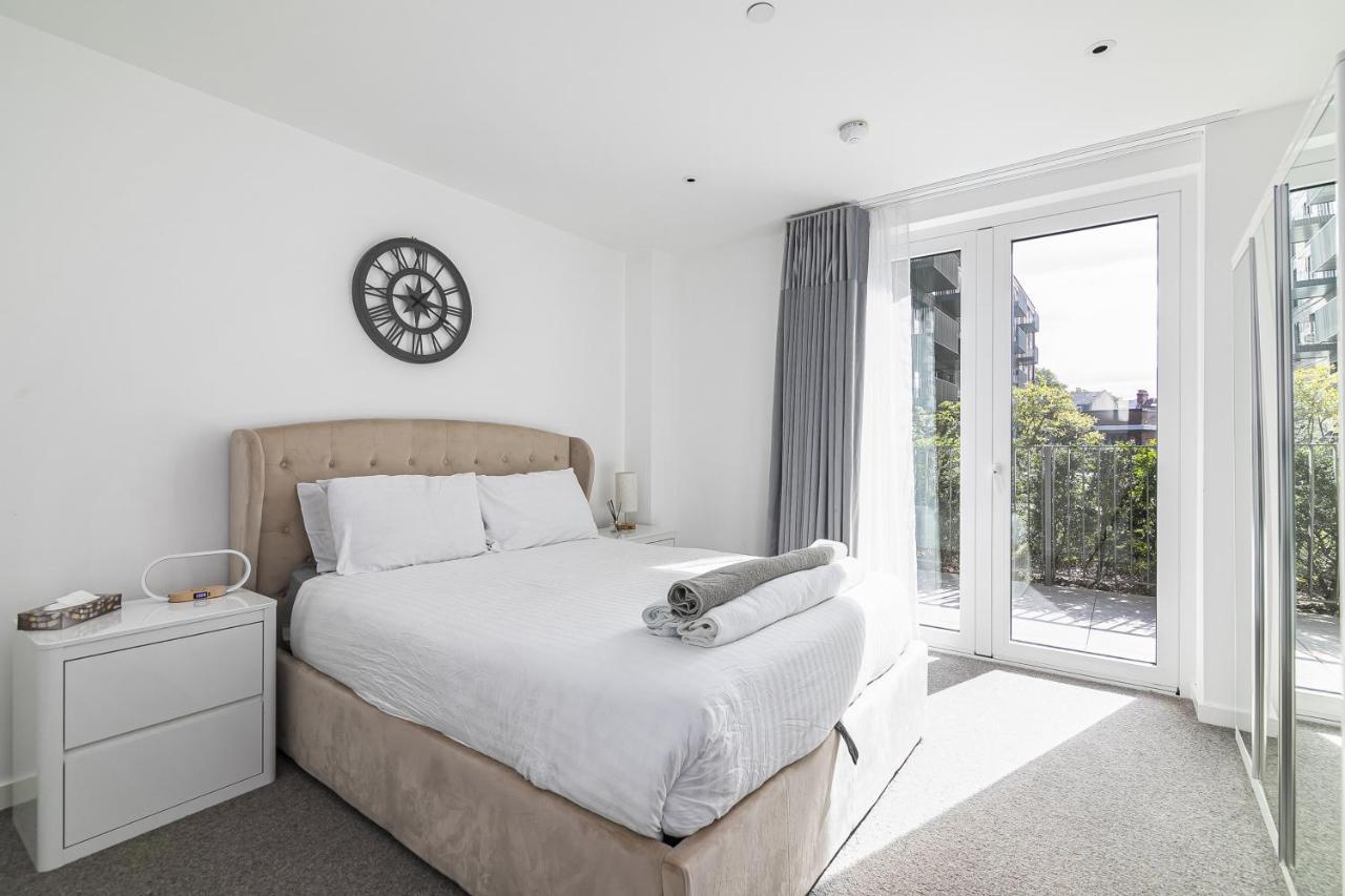 Homestay In Shared Luxury Flat London