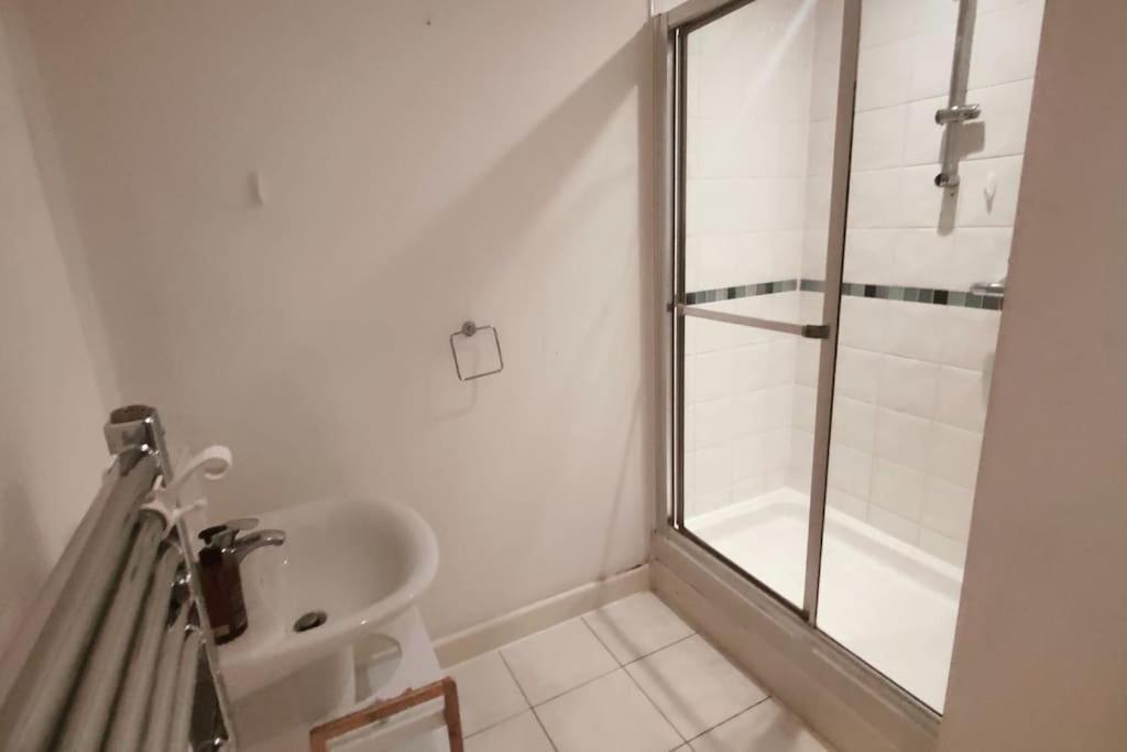 Apartment Custom House London