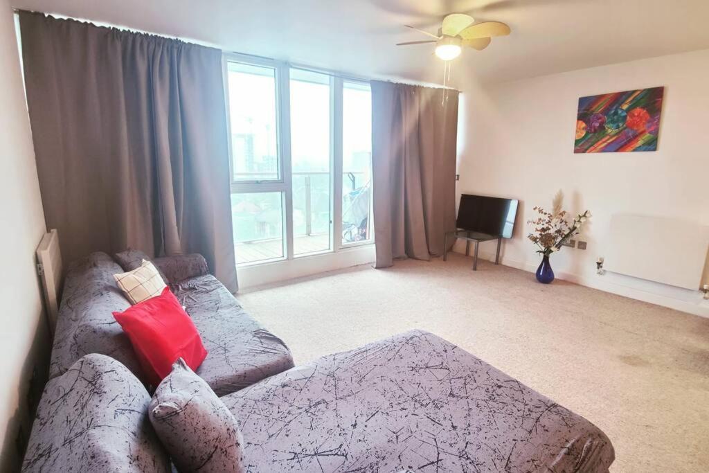 Apartment Custom House London