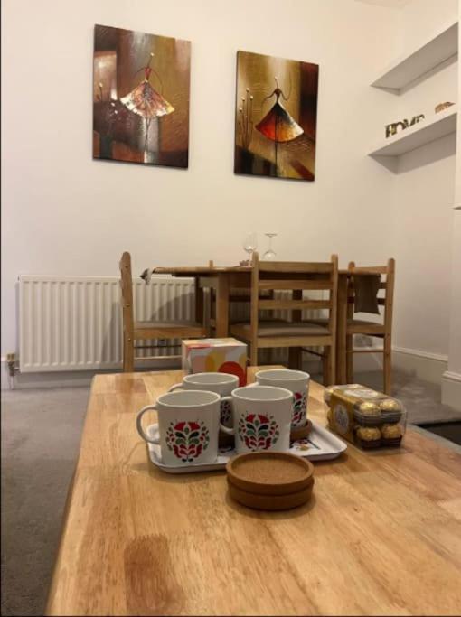 Two Bedroom Flat In Apartamento *