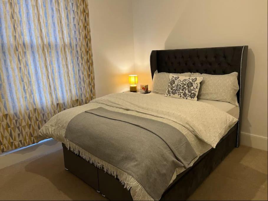 Two Bedroom Flat In * Londres