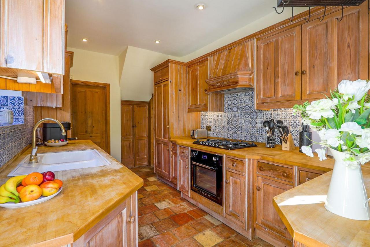 A North Retreat Cottage, 3 Bed With Garden Apartment