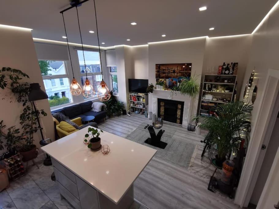 Entire Alexandra Palace, Apartment London