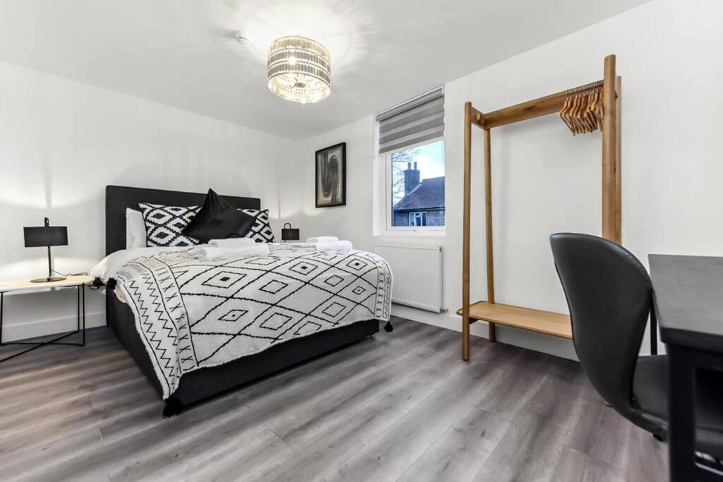Hunky 3 Bedroom Flat In Hereward, Apartment *