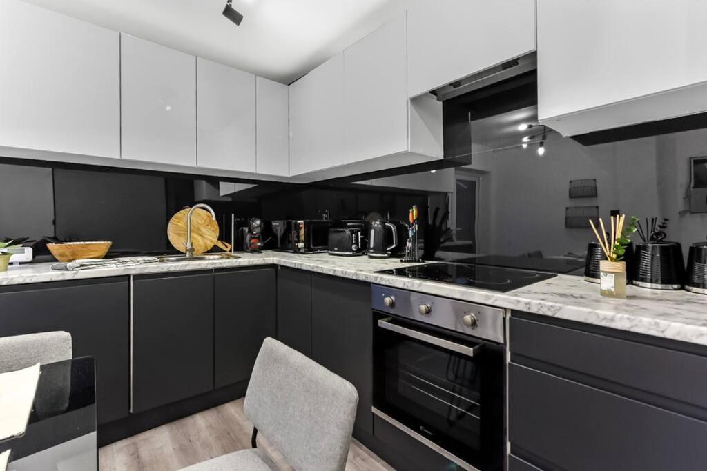 Hunky 3 Bedroom Flat In Hereward, Londres