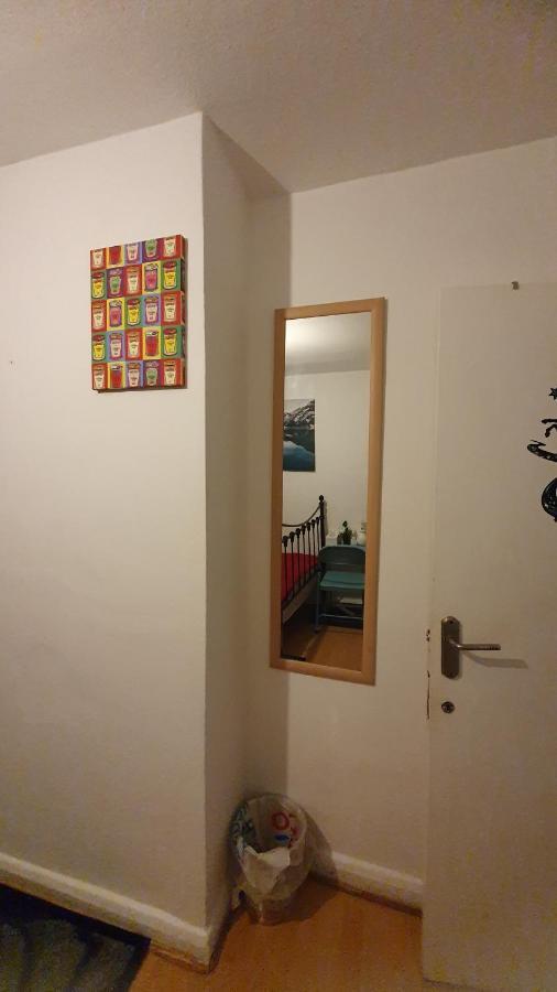 Merciful King Room, In Zone 2-3 * London