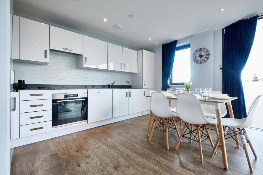 Greenwich Flat: O2, Cutty Sark, Maritime Museum, Thames Path London