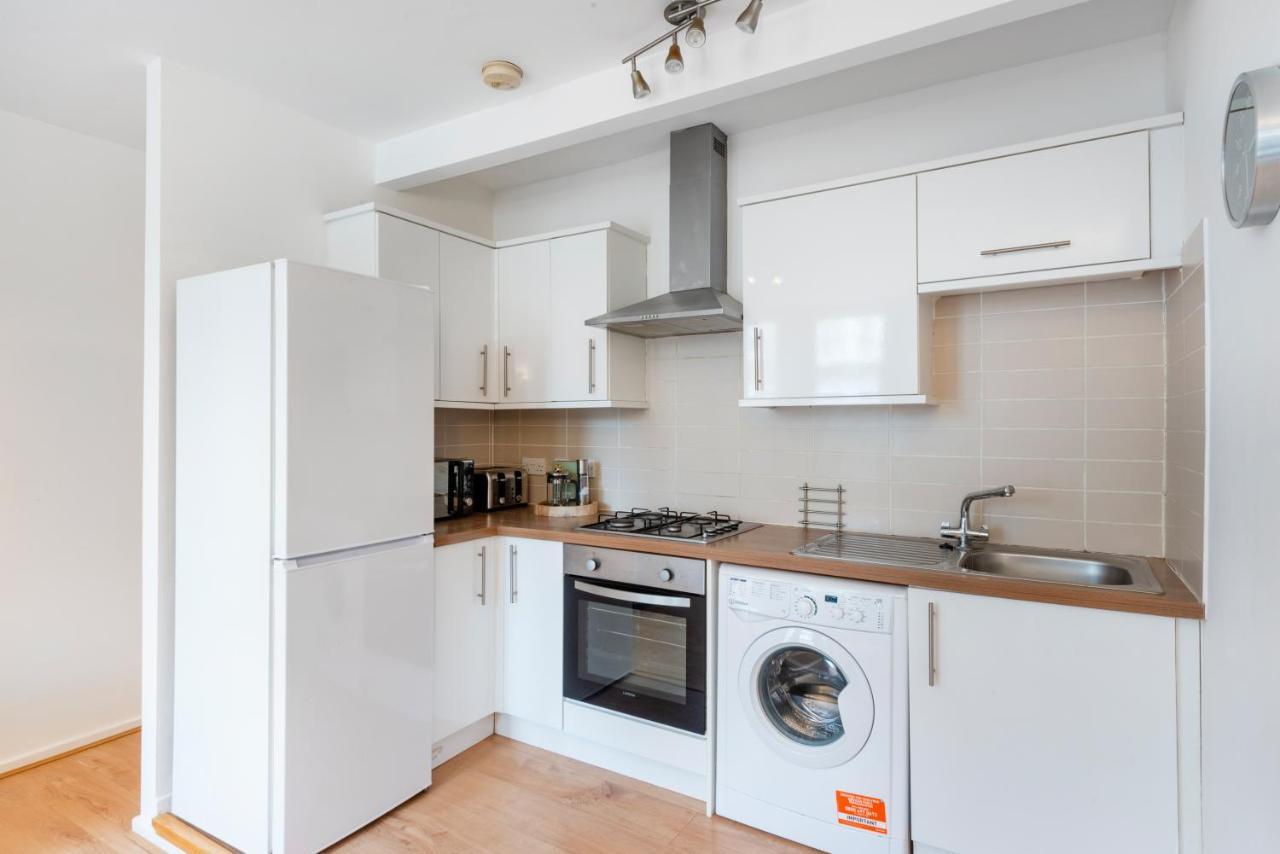 In Brixton Next Door To Brockwell Park Apartment