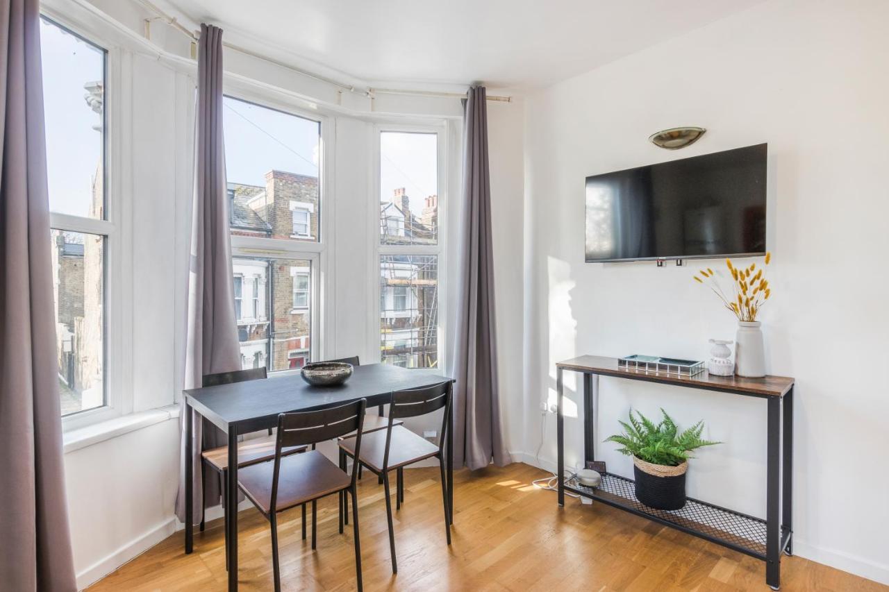 In Brixton Next Door To Brockwell Park Apartment London