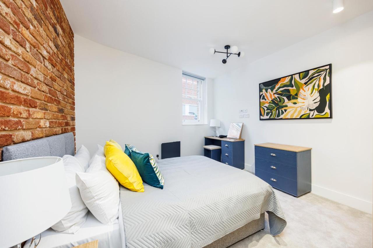 Luxury Spacious 2 Bed Apartment, - Sk London