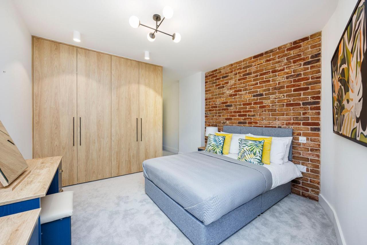 Apartment Luxury Spacious 2 Bed Apartment, - Sk