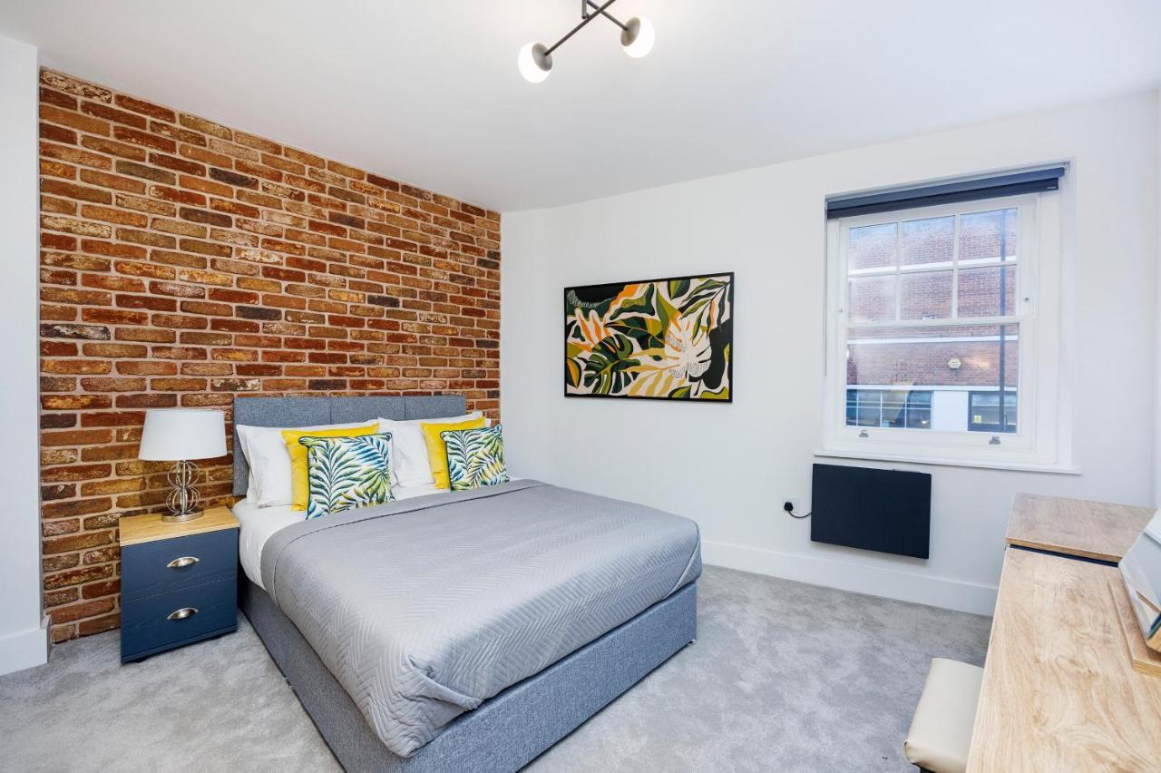Apartment Luxury Spacious 2 Bed Apartment, - Sk *