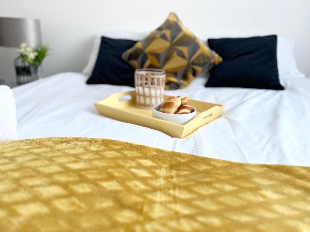 Cosy Trio: Flexible Near Mall With Parking Holiday home *