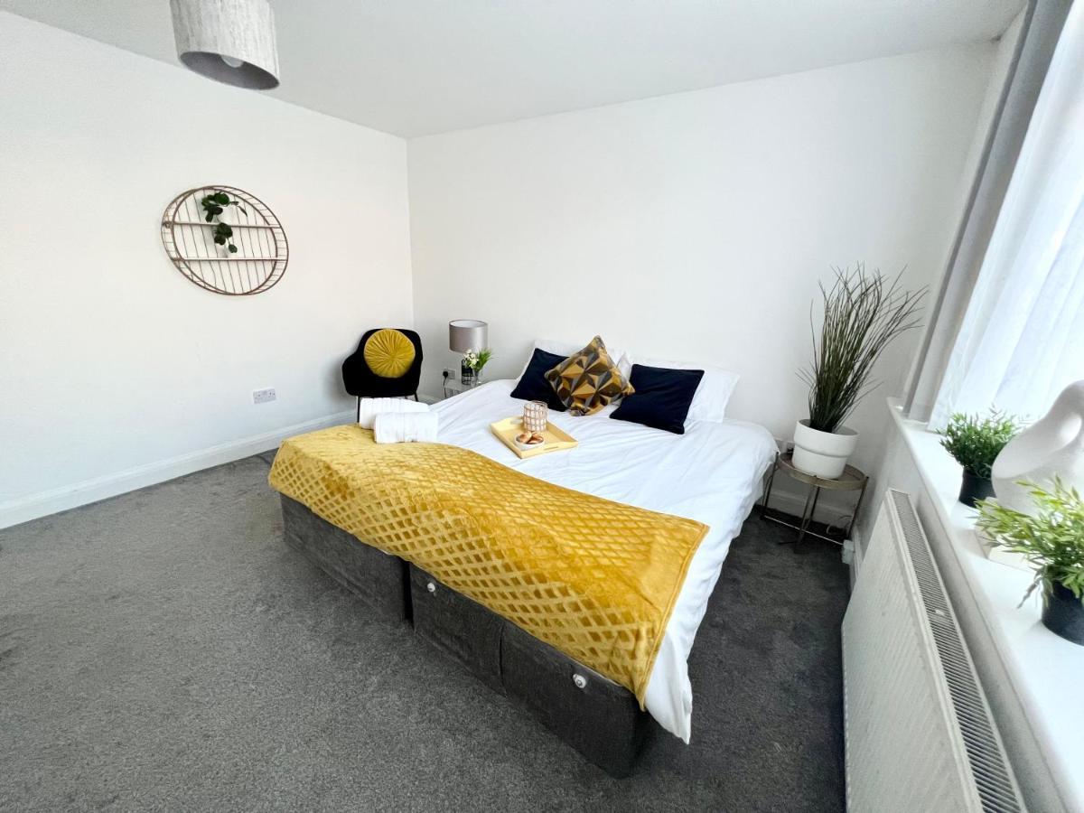Holiday home Cosy Trio: Flexible Near Mall With Parking London
