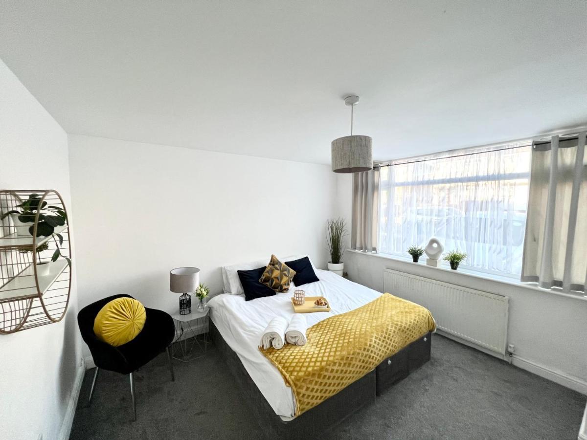 Holiday home Cosy Trio: Flexible Near Mall With Parking *