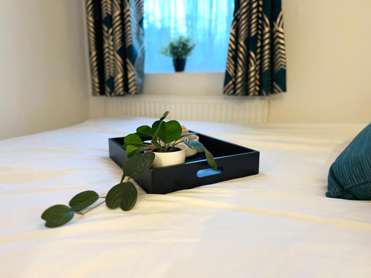 Cosy Trio: Flexible Near Mall With Parking *
