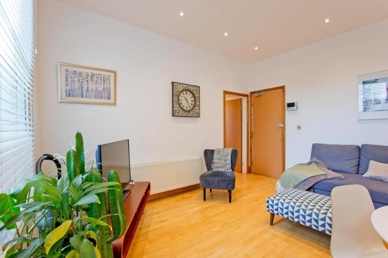 Spacious Highbury Fields 1 Bedroom - Parking By Request Apartment