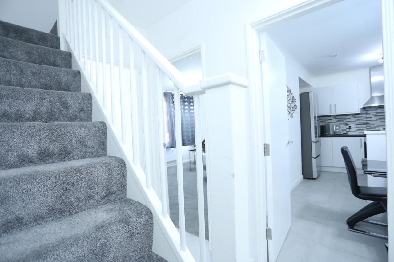 Apartment Abbeywood Station House London *