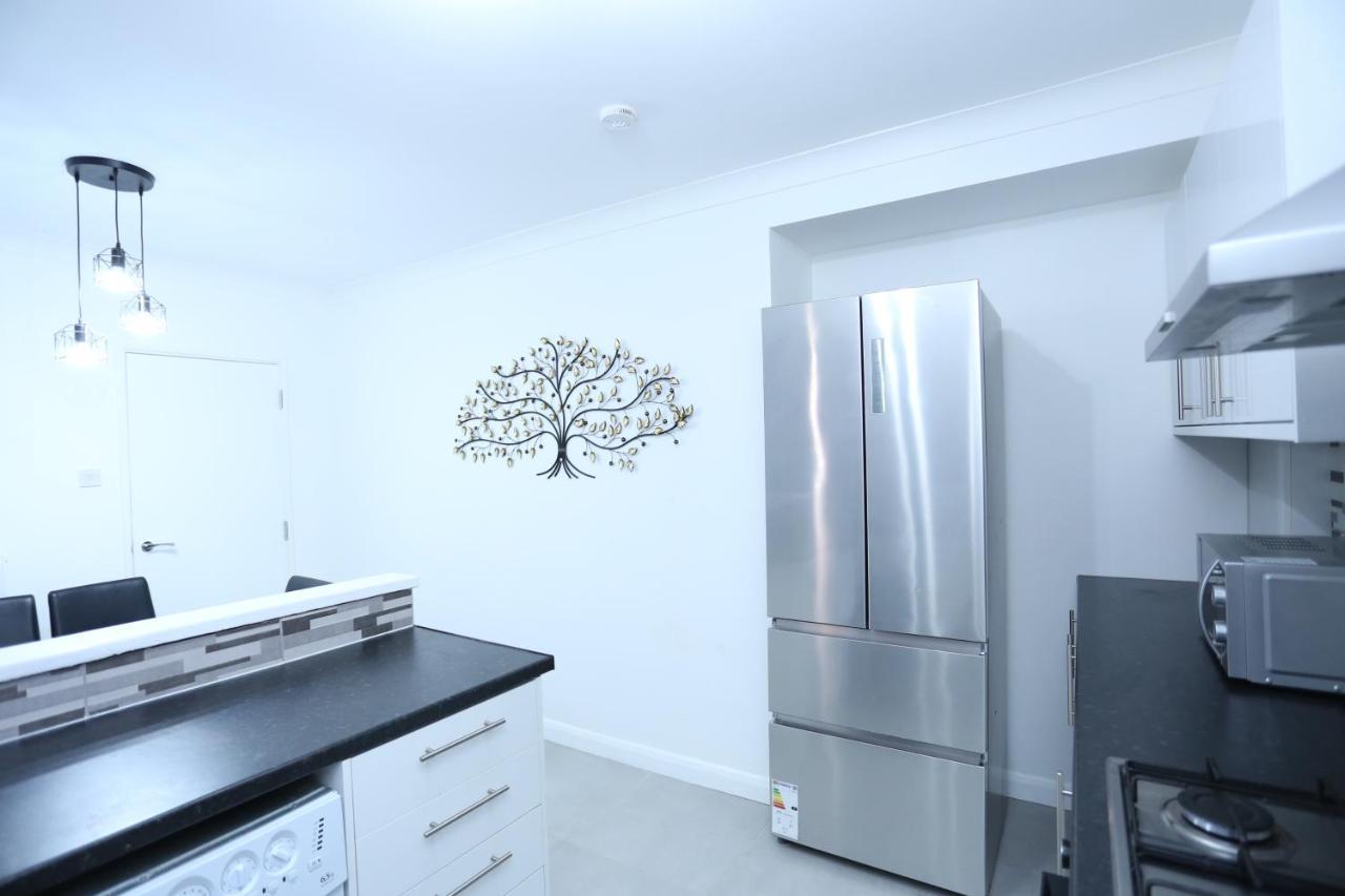 Abbeywood Station House London * London
