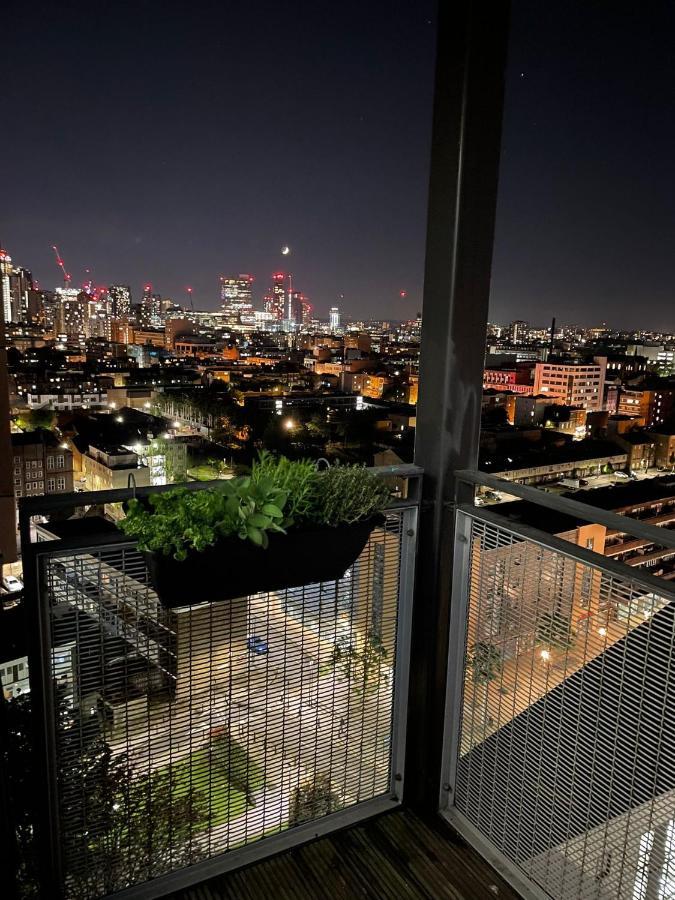 Whitechapel Two Bedroom Luxury - Free Private Parking - Views Apartment *