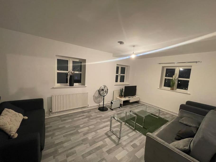 Apartment Lovely Spacious Entire 1 Bedroom - New Management London
