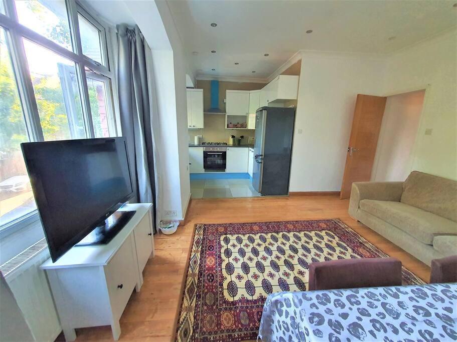 2 Bedroom Flat - Travel Direct To Heathrow/central Apartamento *