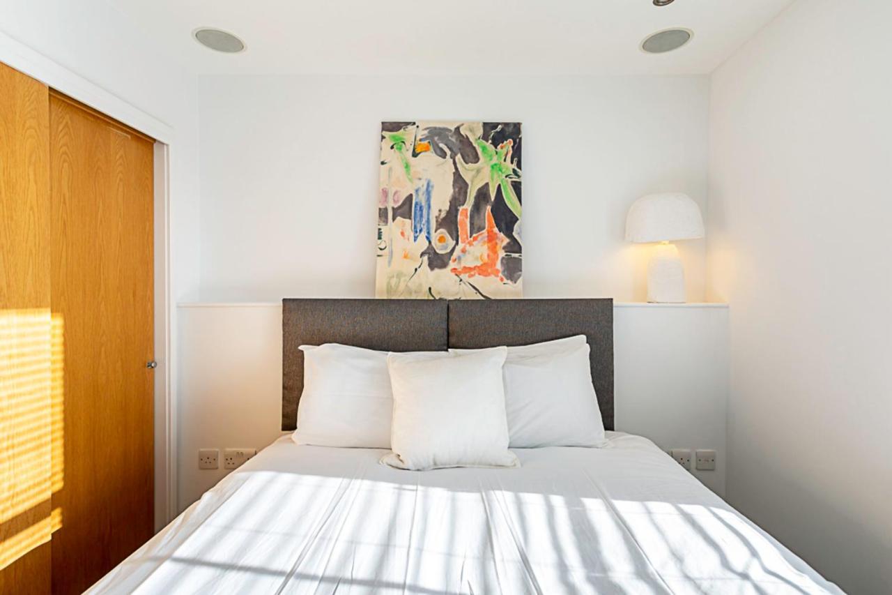 Elegant 3 Bed In Earl's Court Apartment London