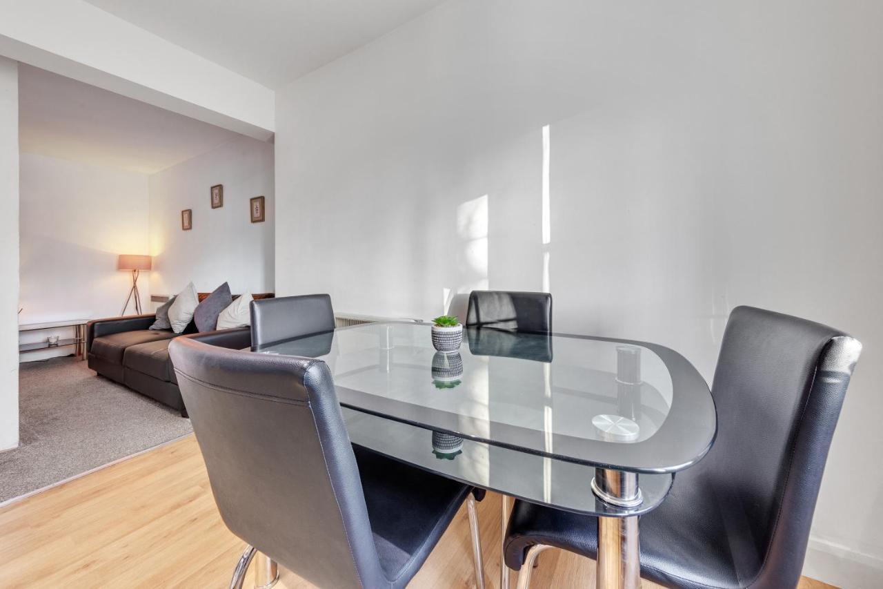 Cozy 1 Bed, Shepherds Bush Apartment *