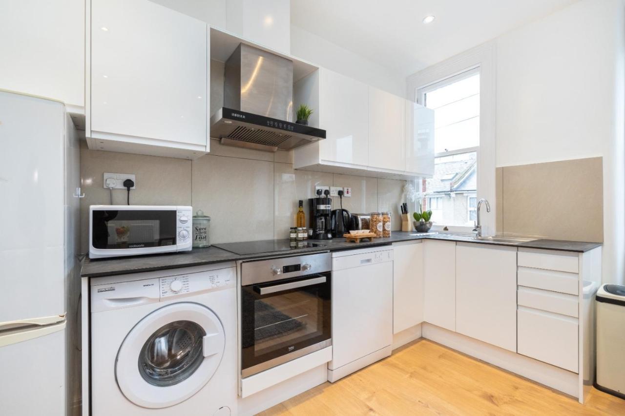 Spacious Near Hammersmith Staion Apartment *