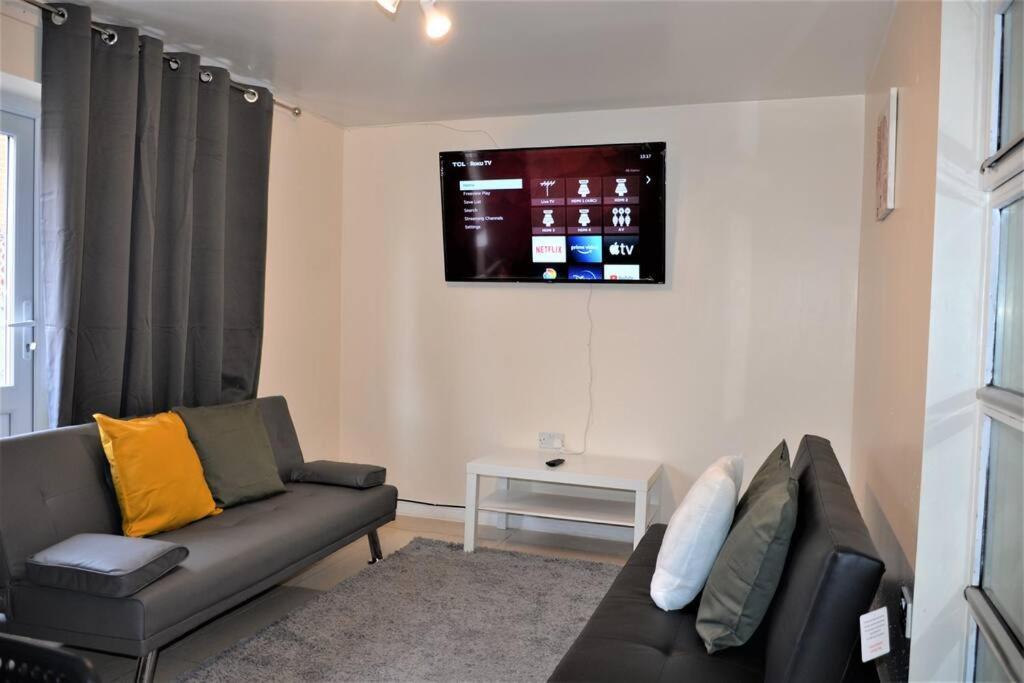 Holiday home 4 Bedroom House London