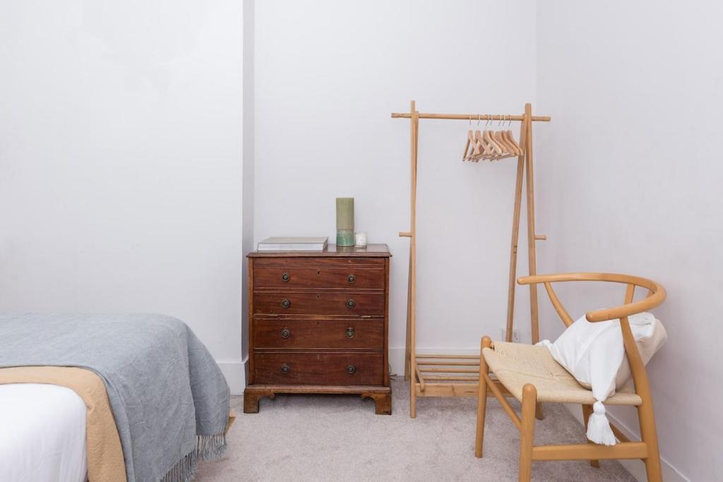 Ferienhaus Newly Renovated Large 4/5 Bedroom Victorian Terrace House With Garden. *